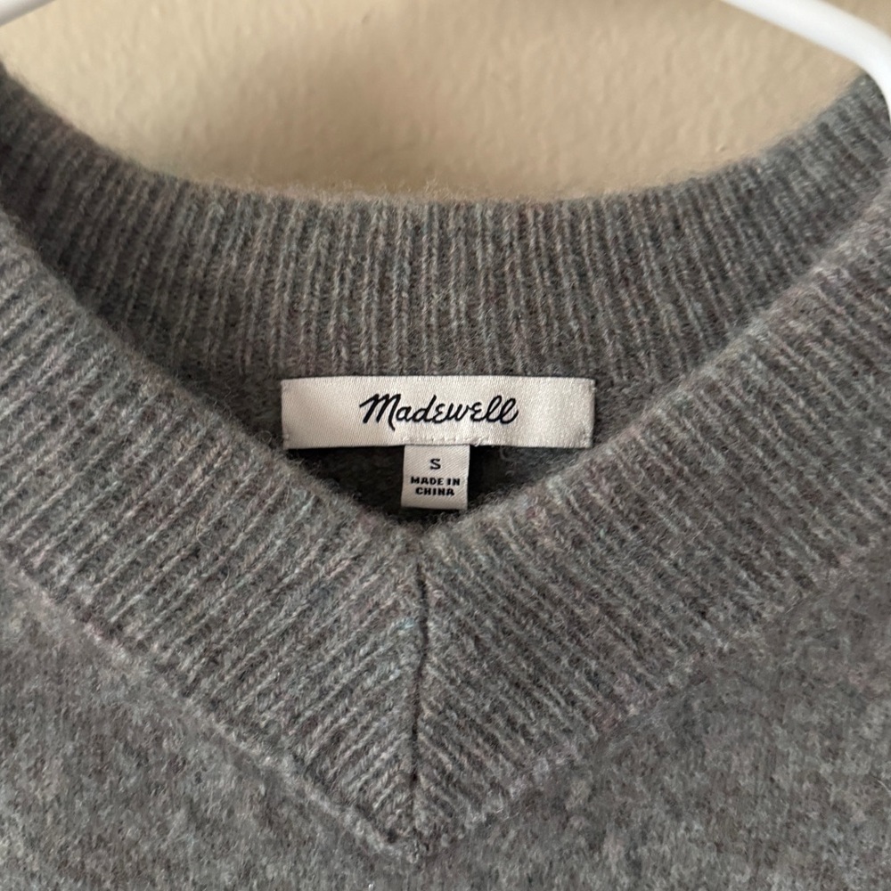 Madewell Grey 100% Merino Wool High V-Neck Pullover Sweater Raglan Sleeve Size S - Picture 3 of 4